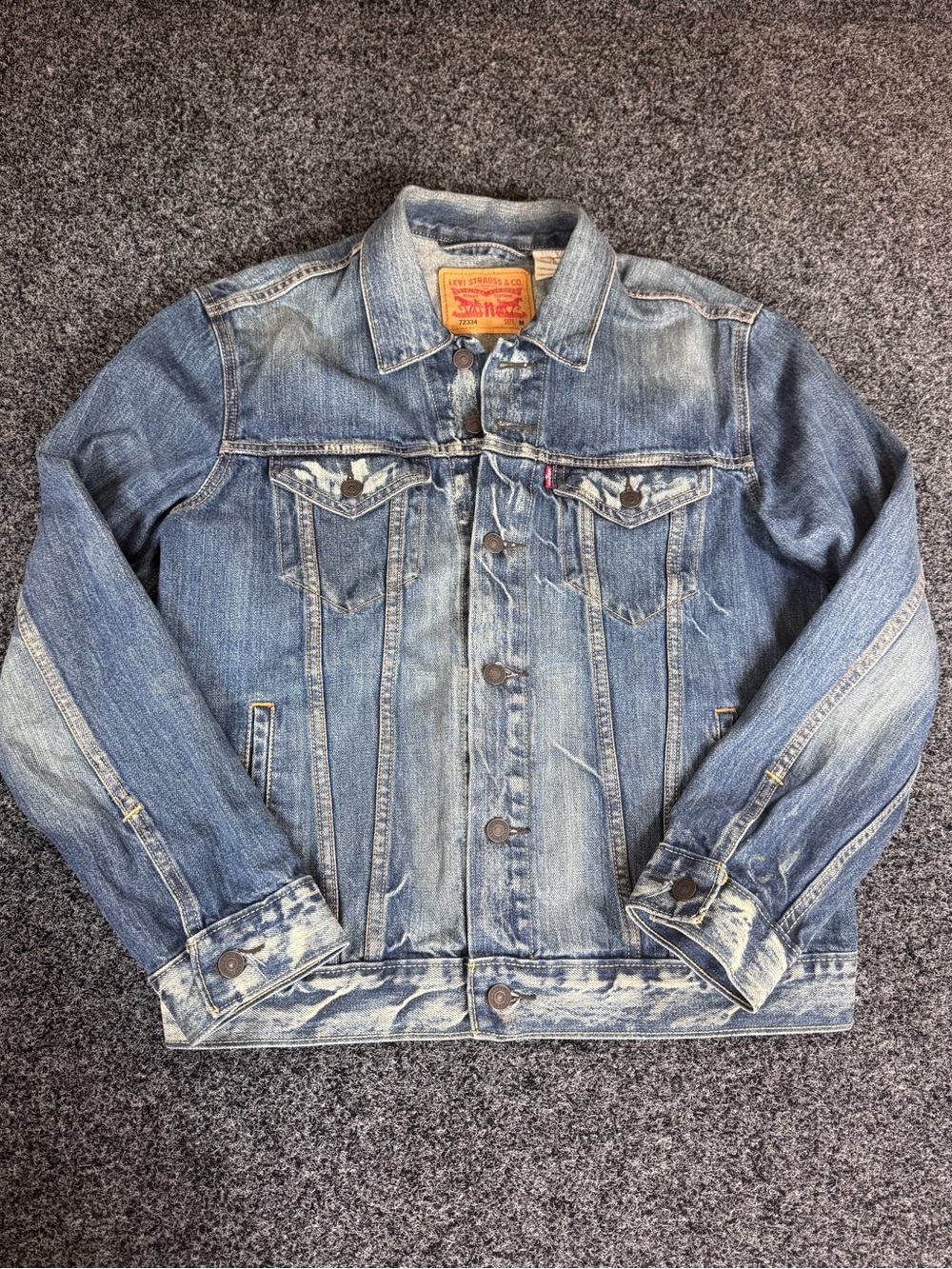 Levi's men’s trucker faded Blue Denim Jacket - Men's Classic Trucker